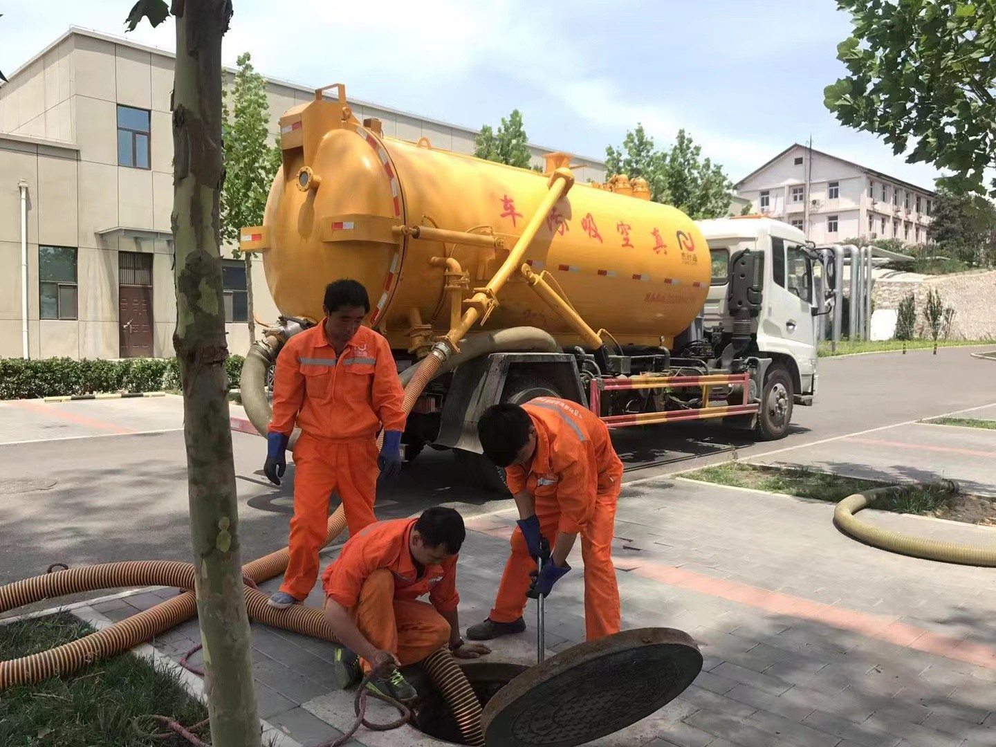 印台化粪池清理与5-8吨吸粪车施工效率分析